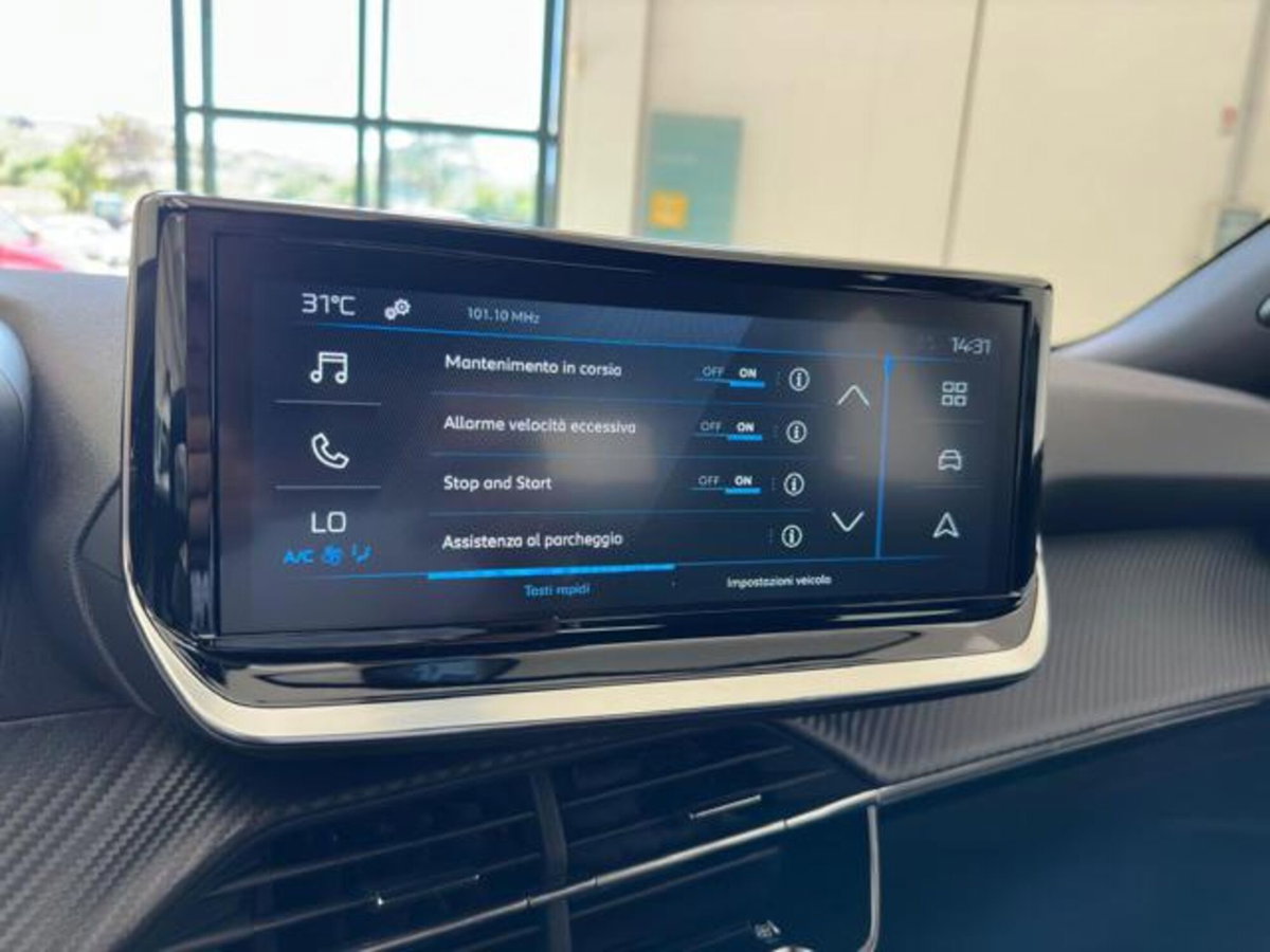 Peugeot 2008 PureTech 100 S&S Active (10)