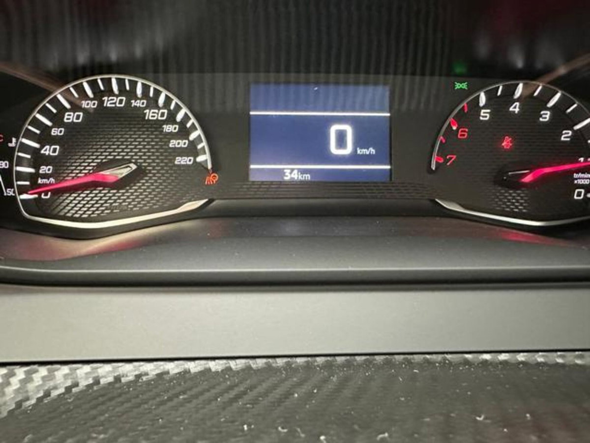 Peugeot 2008 PureTech 100 S&S Active (12)