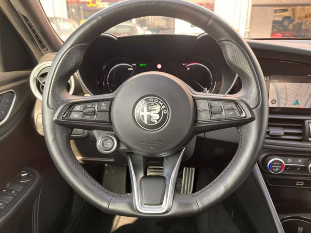 Alfa Romeo Giulia 2.0 Turbo 280 CV AT8 AWD Q4 Ti (11)