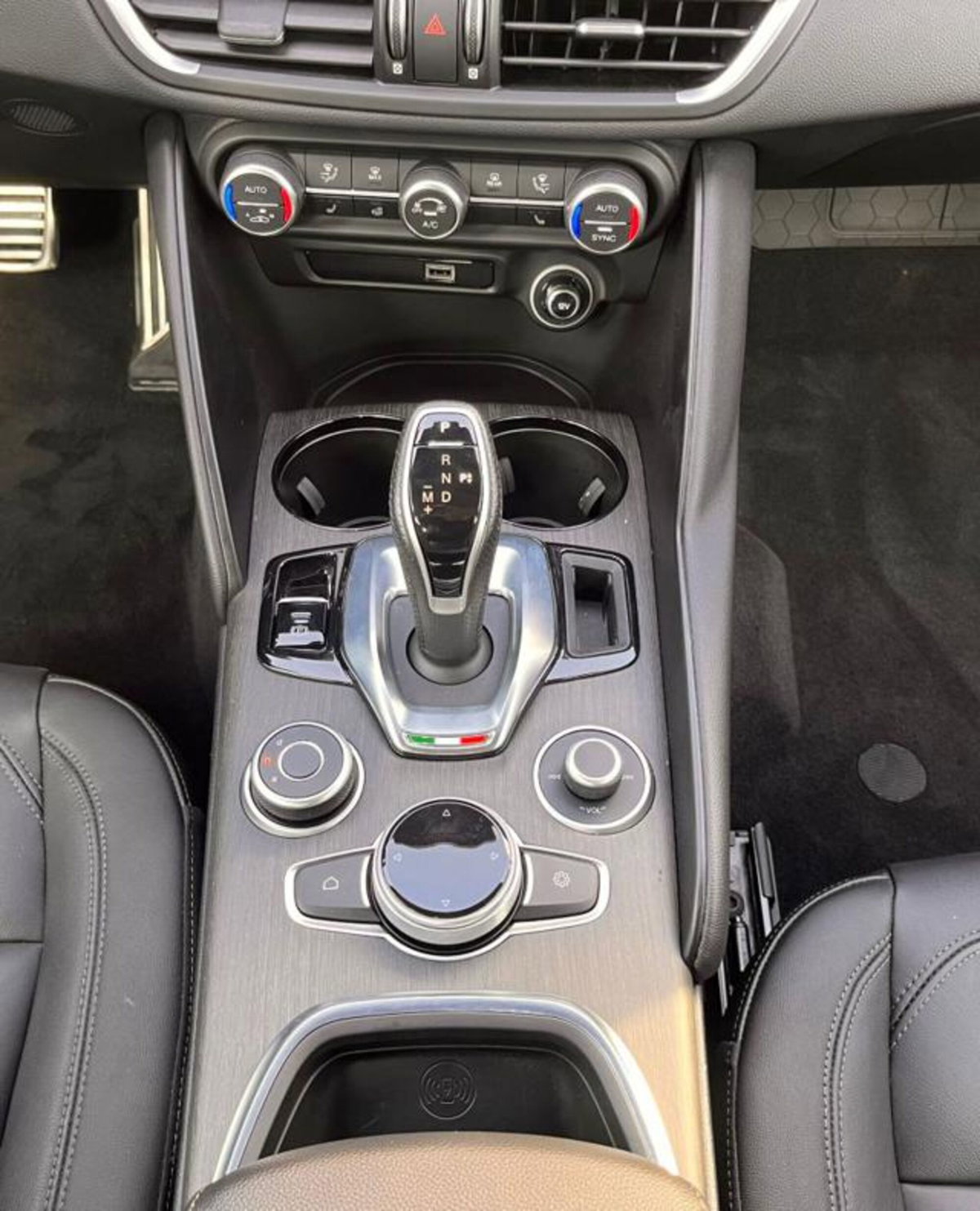 Alfa Romeo Giulia 2.0 Turbo 280 CV AT8 AWD Q4 Ti (13)