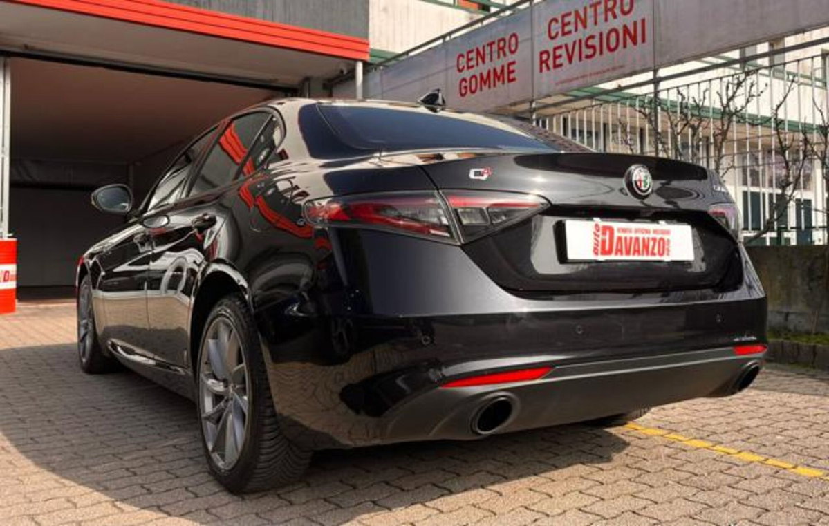 Alfa Romeo Giulia 2.0 Turbo 280 CV AT8 AWD Q4 Ti (17)