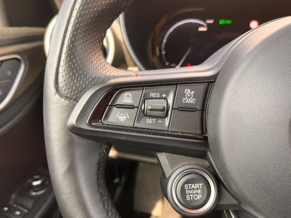 Alfa Romeo Giulia 2.0 Turbo 280 CV AT8 AWD Q4 Ti (20)