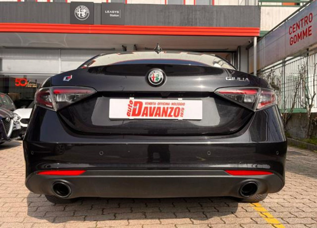 Alfa Romeo Giulia 2.0 Turbo 280 CV AT8 AWD Q4 Ti (4)