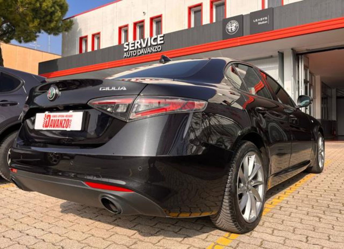 Alfa Romeo Giulia 2.0 Turbo 280 CV AT8 AWD Q4 Ti (5)