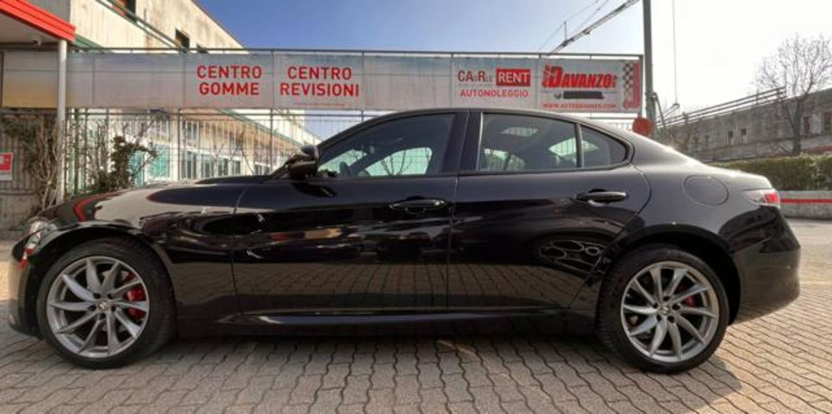 Alfa Romeo Giulia 2.0 Turbo 280 CV AT8 AWD Q4 Ti (6)