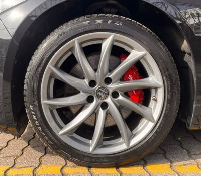 Alfa Romeo Giulia 2.0 Turbo 280 CV AT8 AWD Q4 Ti (7)