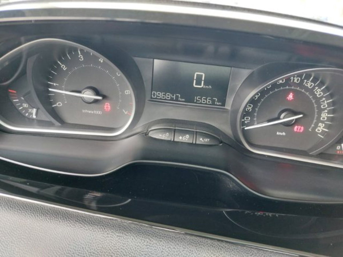 Peugeot 208 82 5 porte Allure (11)