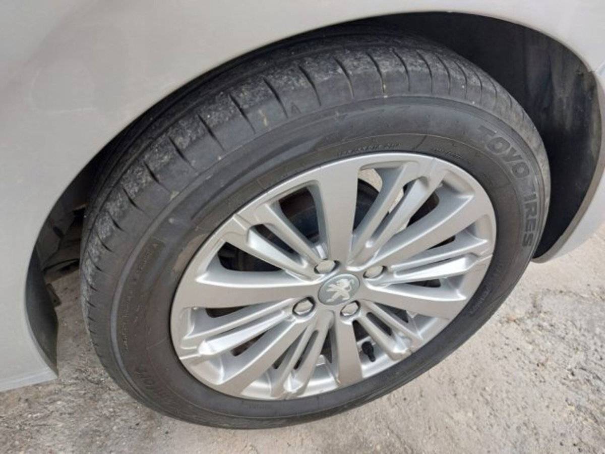 Peugeot 208 82 5 porte Allure (12)