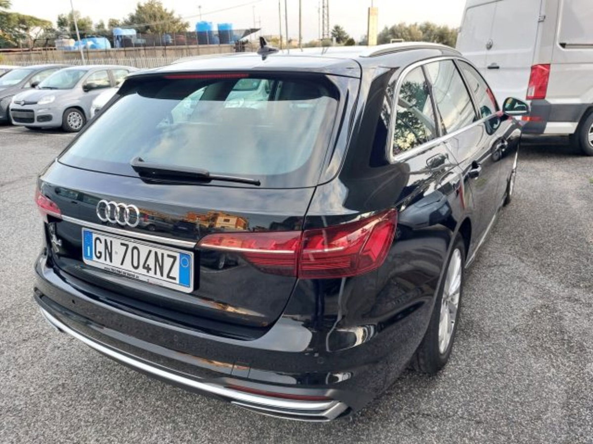 Audi A4 Avant 30 TDI/136 CV S tronic S line edition (10)
