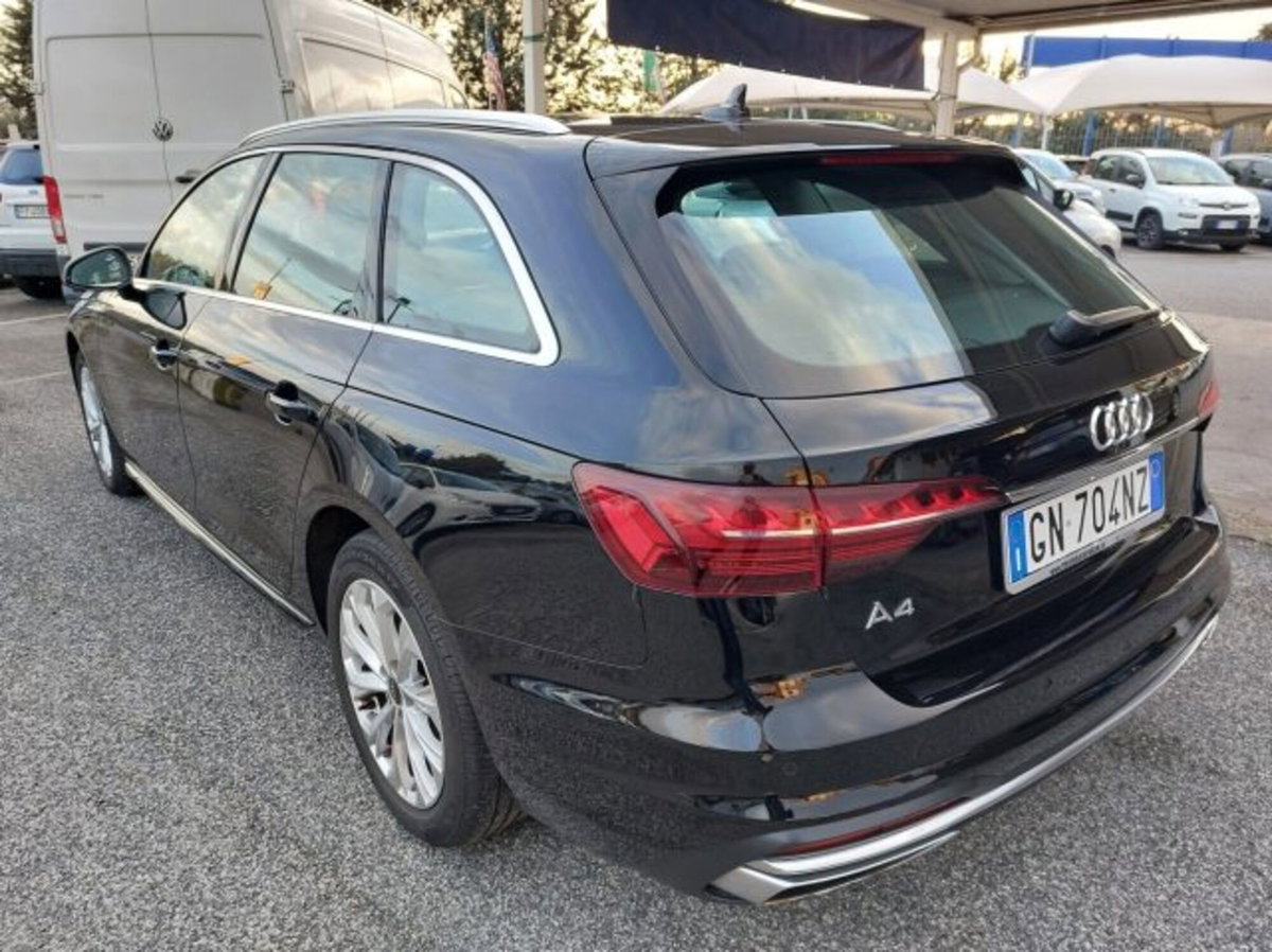 Audi A4 Avant 30 TDI/136 CV S tronic S line edition (11)
