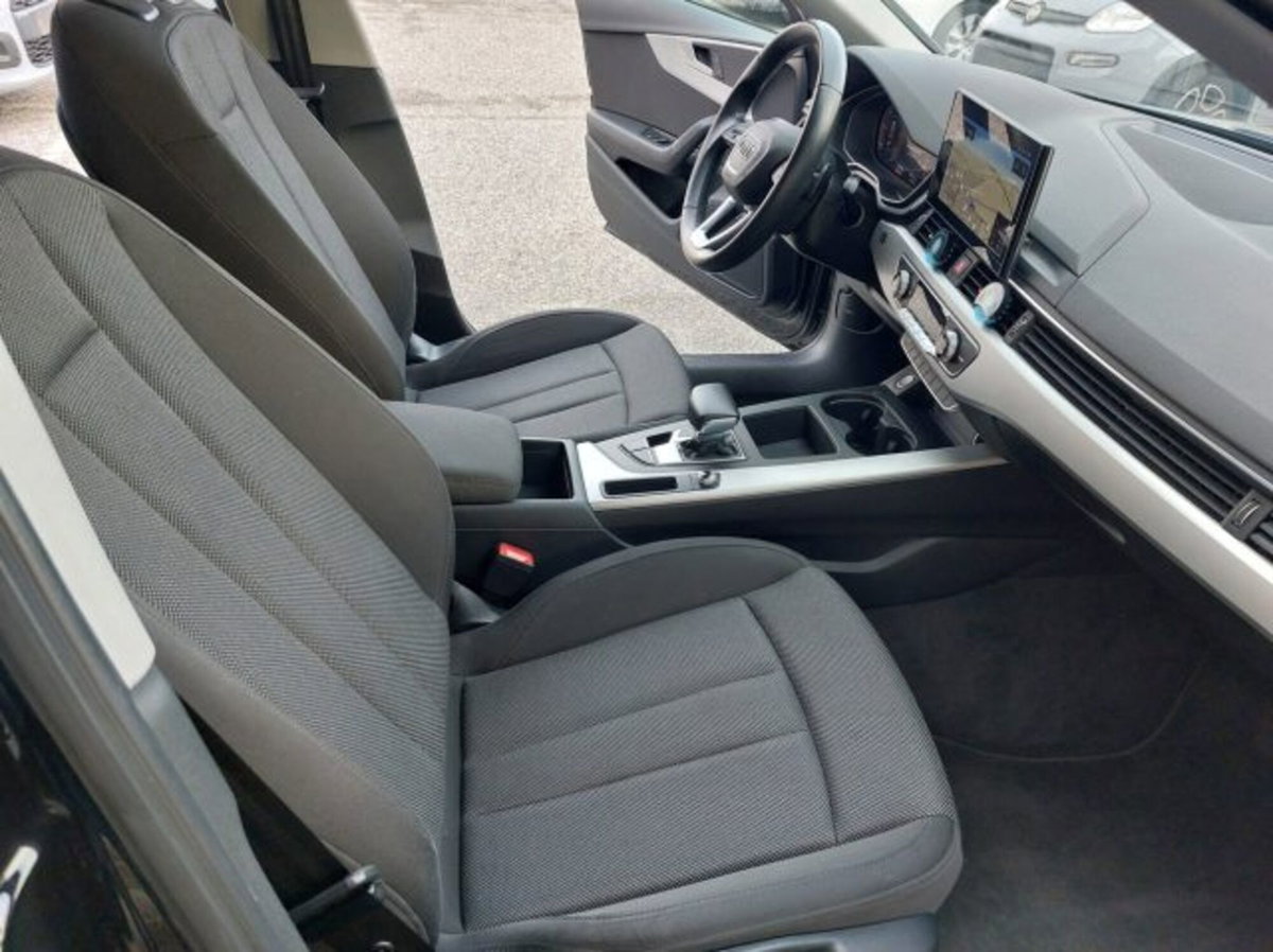 Audi A4 Avant 30 TDI/136 CV S tronic S line edition (13)