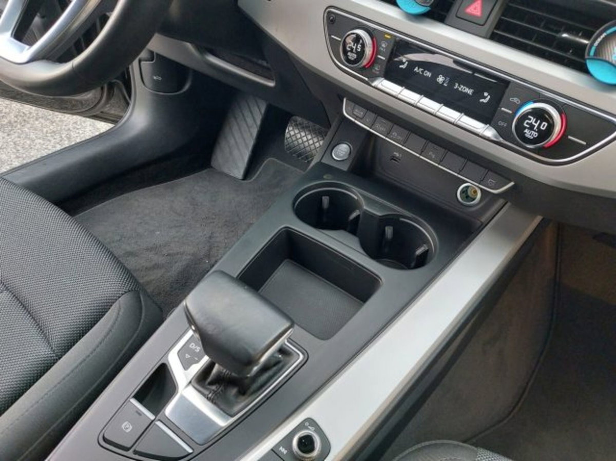 Audi A4 Avant 30 TDI/136 CV S tronic S line edition (16)