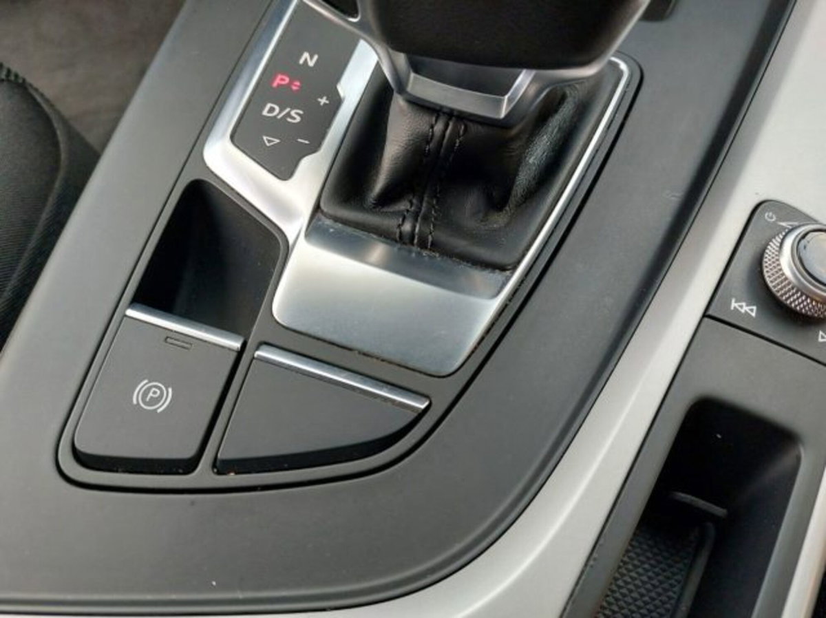 Audi A4 Avant 30 TDI/136 CV S tronic S line edition (19)