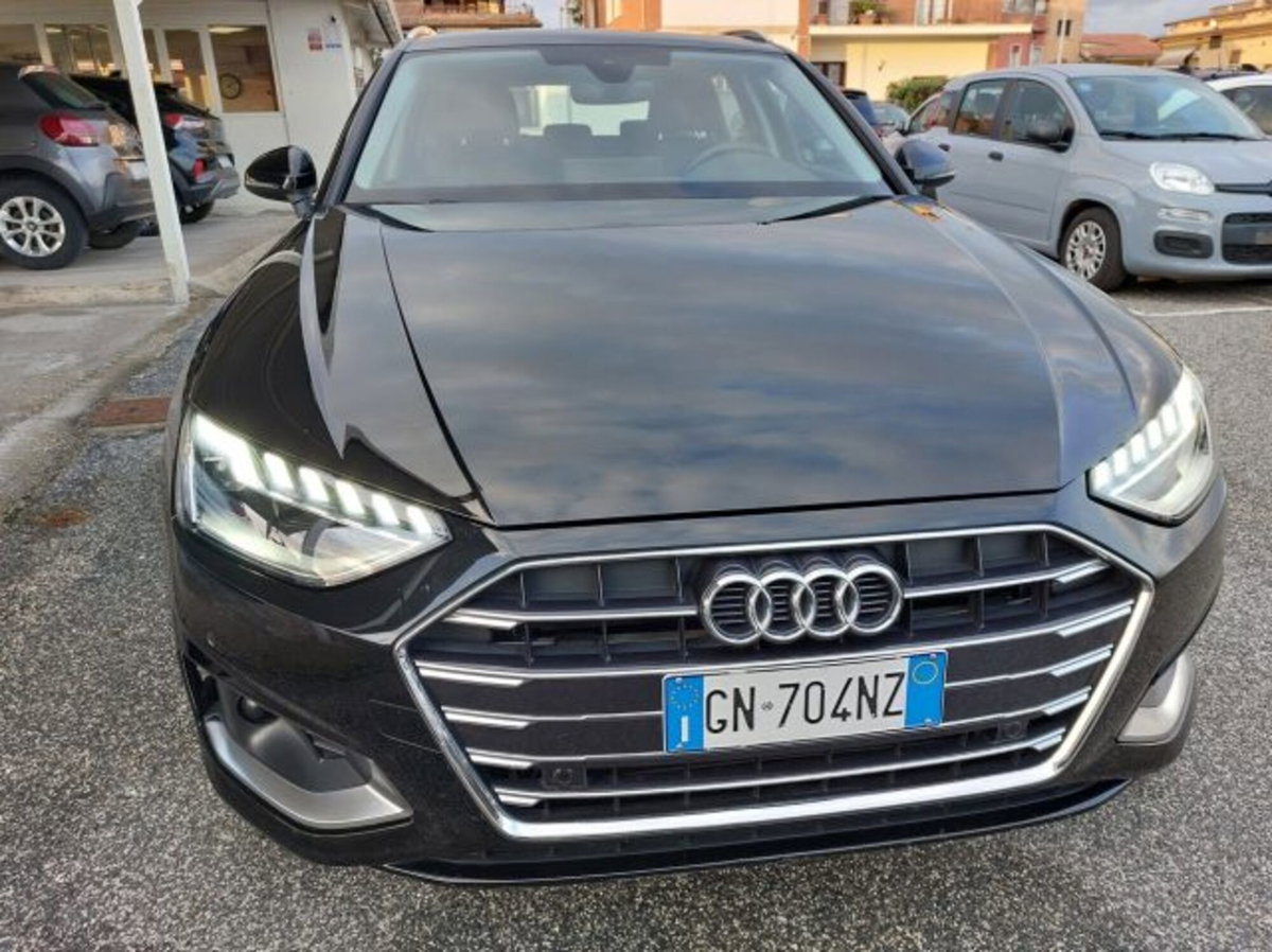 Audi A4 Avant 30 TDI/136 CV S tronic S line edition (2)