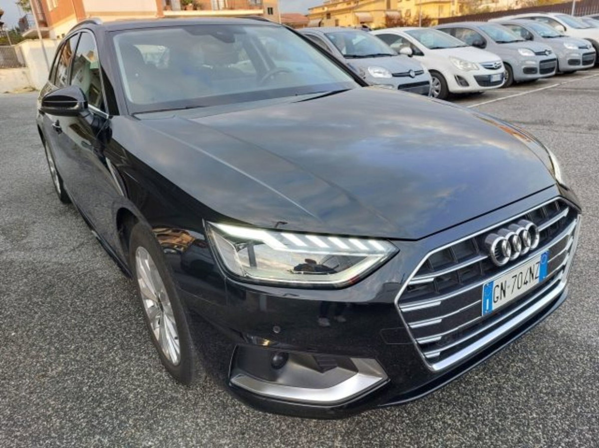 Audi A4 Avant 30 TDI/136 CV S tronic S line edition (3)