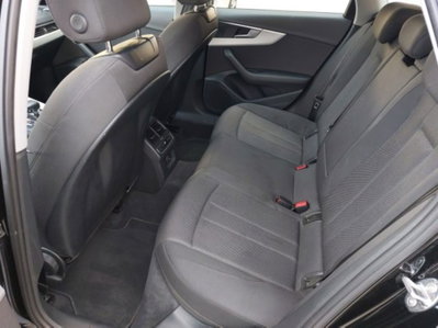 Audi A4 Avant 30 TDI/136 CV S tronic S line edition (6)