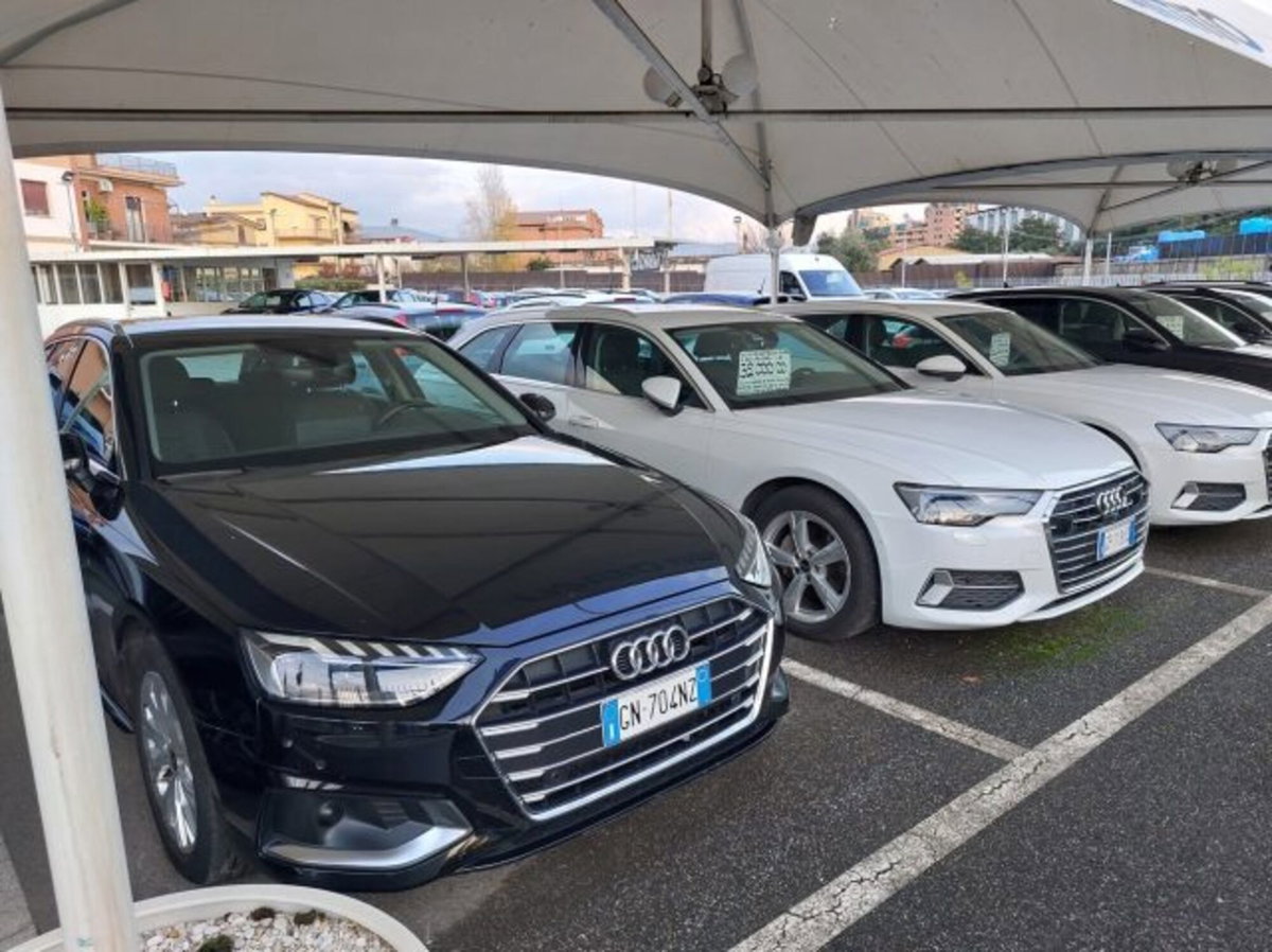 Audi A4 Avant 30 TDI/136 CV S tronic S line edition (9)