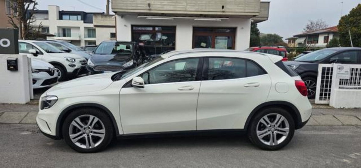 Mercedes-Benz GLA SUV 200 CDI Automatic Sport (2)