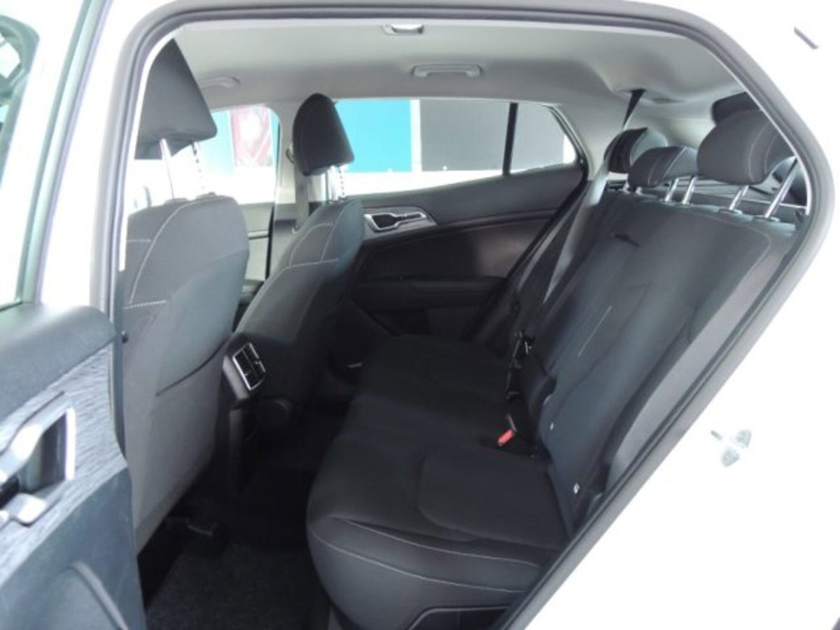 Kia Sportage 1.6 CRDi MHEV Business (13)