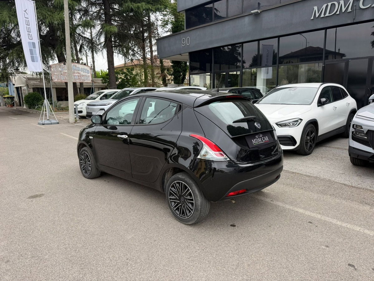 Lancia Ypsilon 1.0 FireFly 5 porte S&S Hybrid Gold Plus (3)