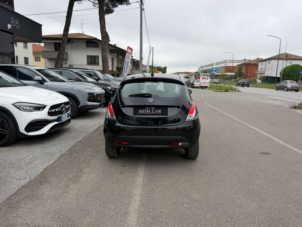 Lancia Ypsilon 1.0 FireFly 5 porte S&S Hybrid Gold Plus (4)