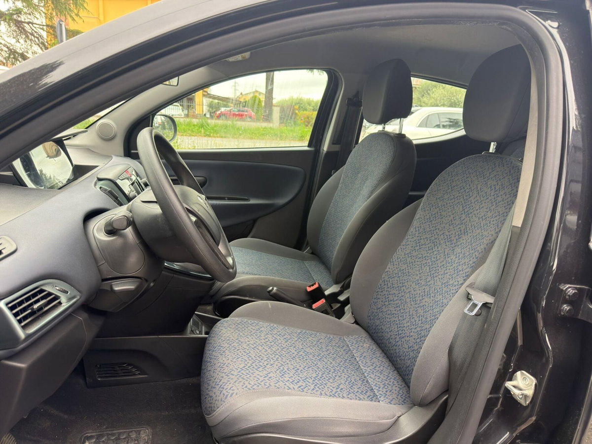 Lancia Ypsilon 1.0 FireFly 5 porte S&S Hybrid Gold Plus (9)
