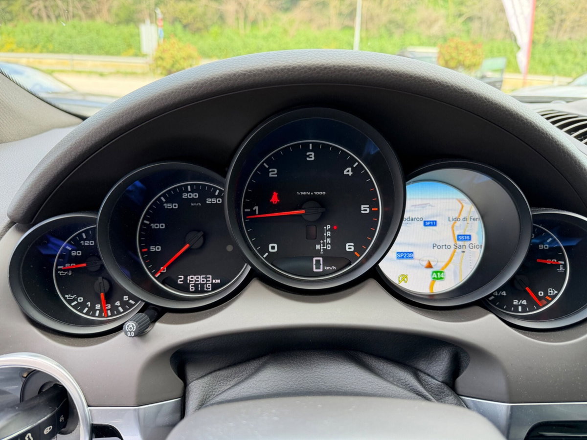 Porsche Cayenne 3.0 Diesel Platinum Edition (14)