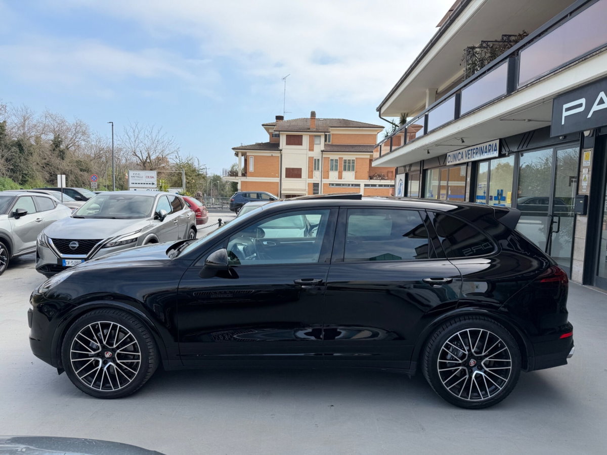 Porsche Cayenne 3.0 Diesel Platinum Edition (2)