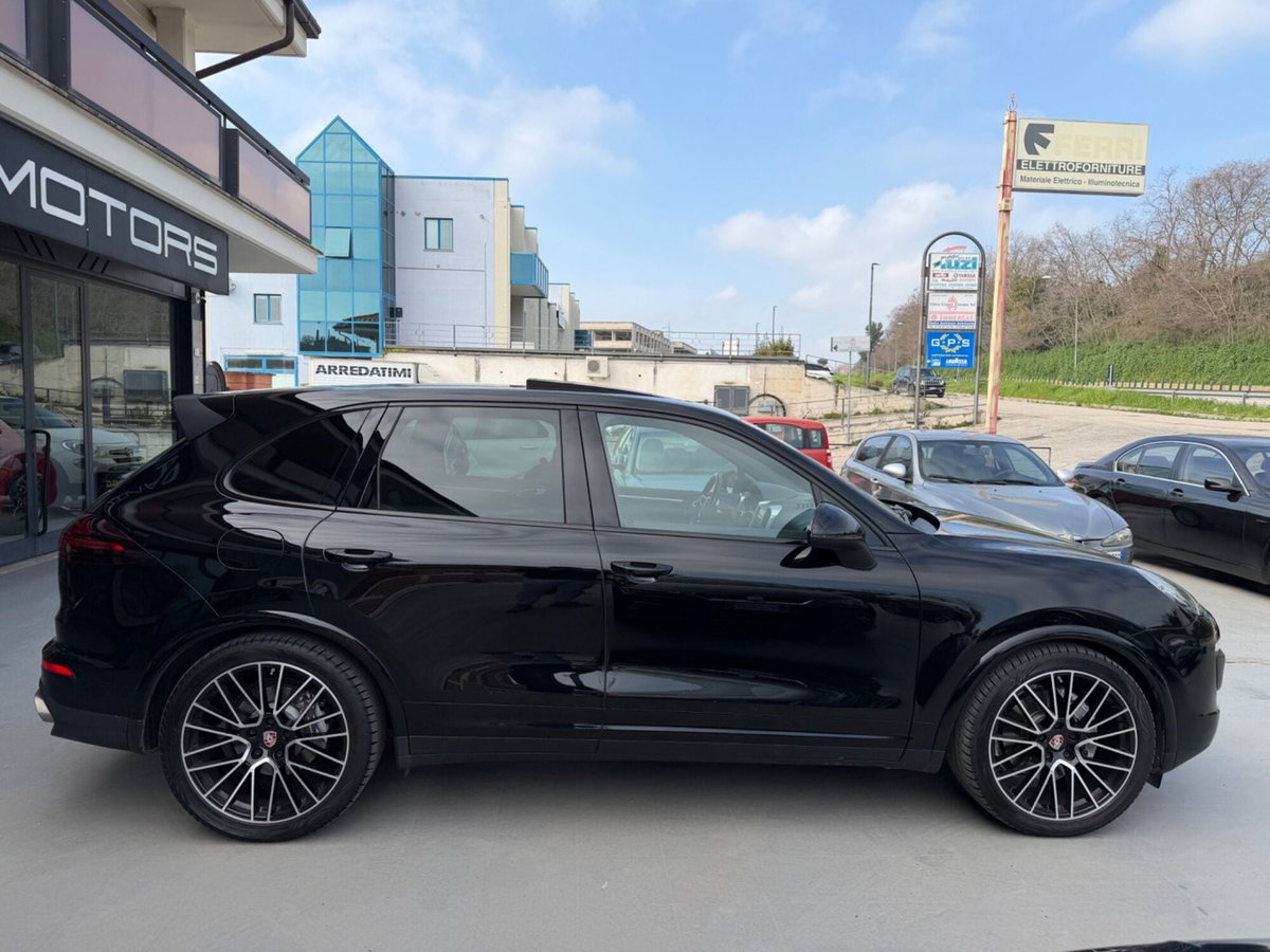 Porsche Cayenne 3.0 Diesel Platinum Edition (6)