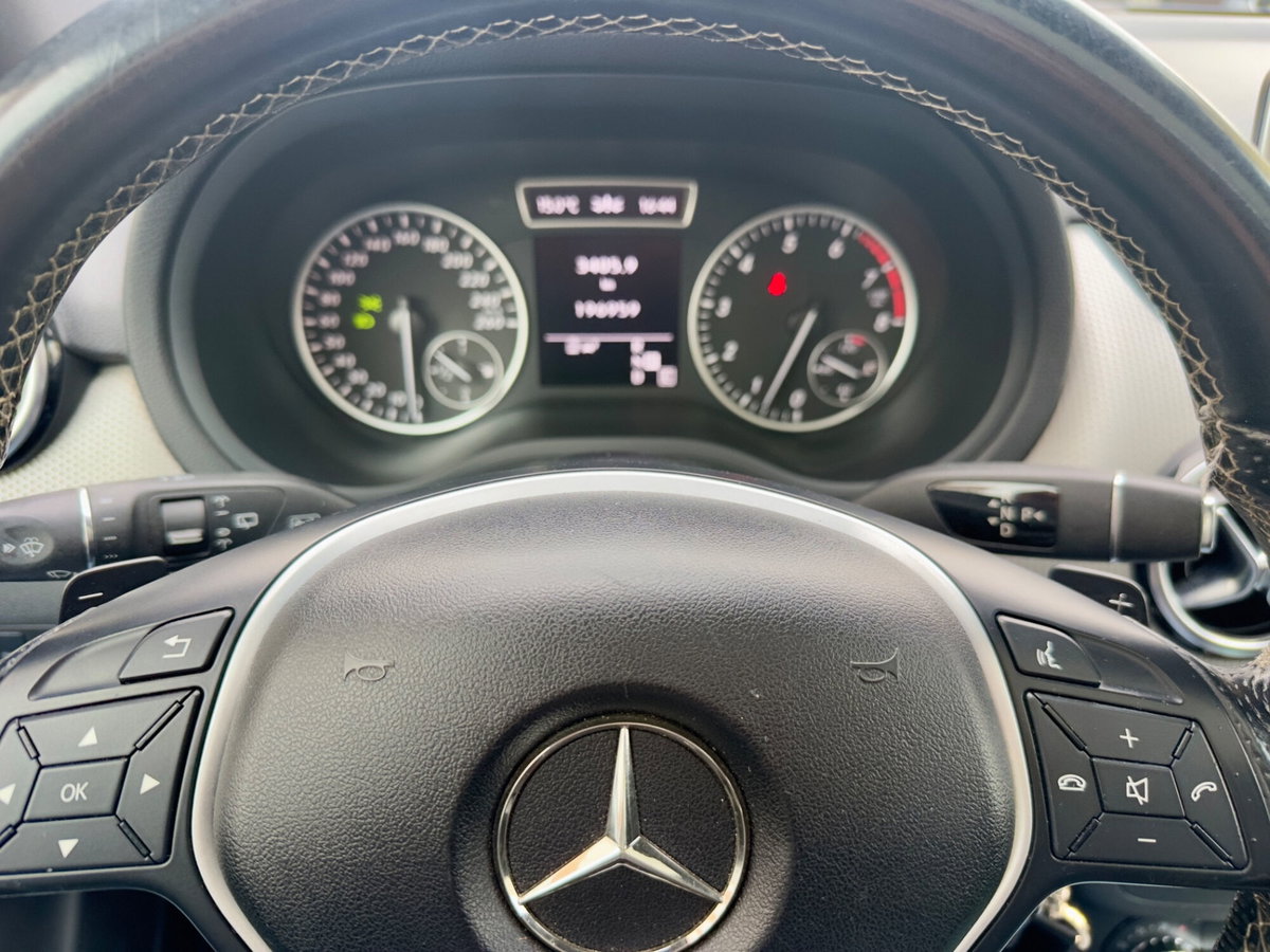 Mercedes-Benz Classe B 200 BlueEFFICIENCY Premium (15)