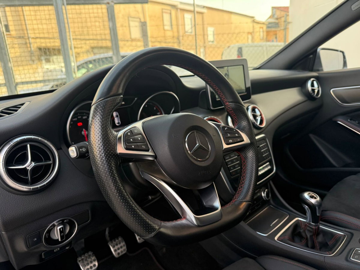Mercedes-Benz CLA 200 d Premium (14)