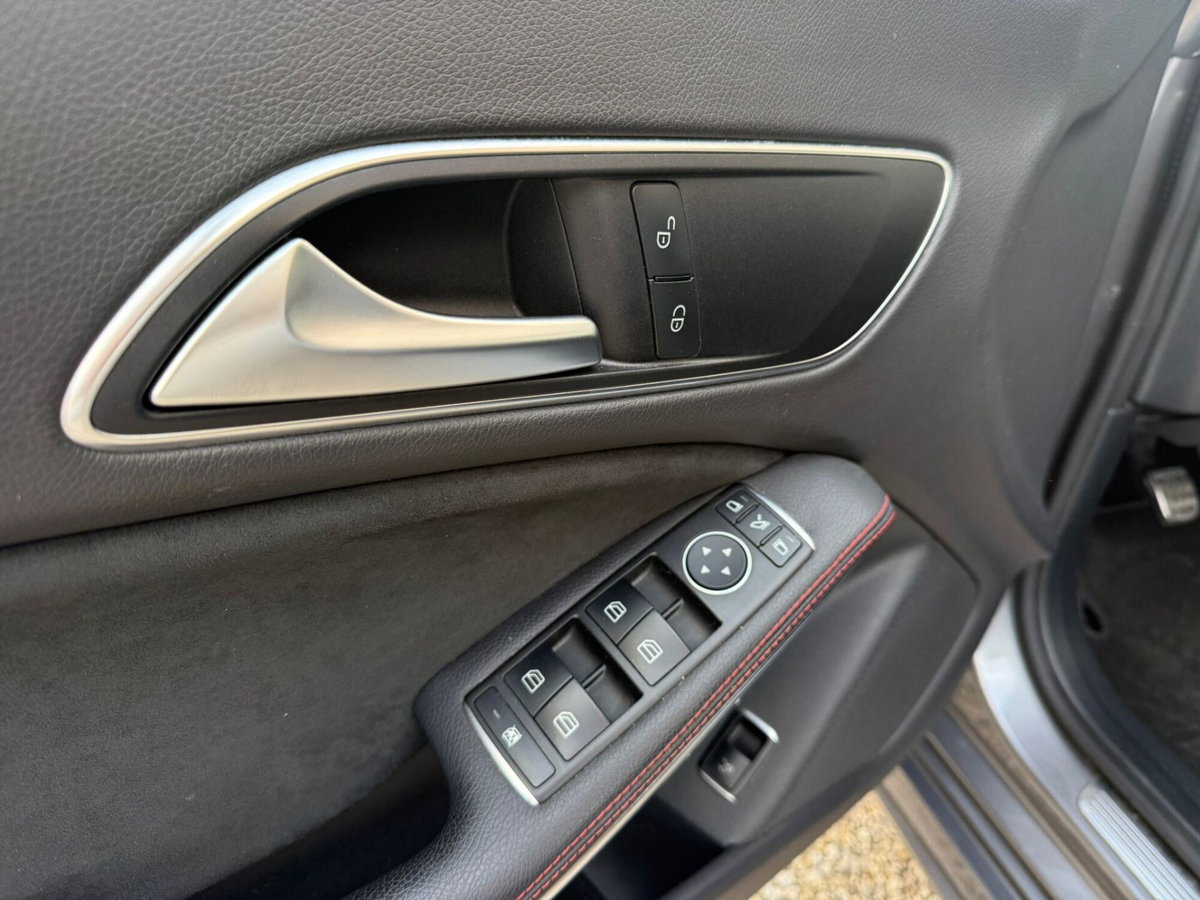 Mercedes-Benz CLA 200 d Premium (15)