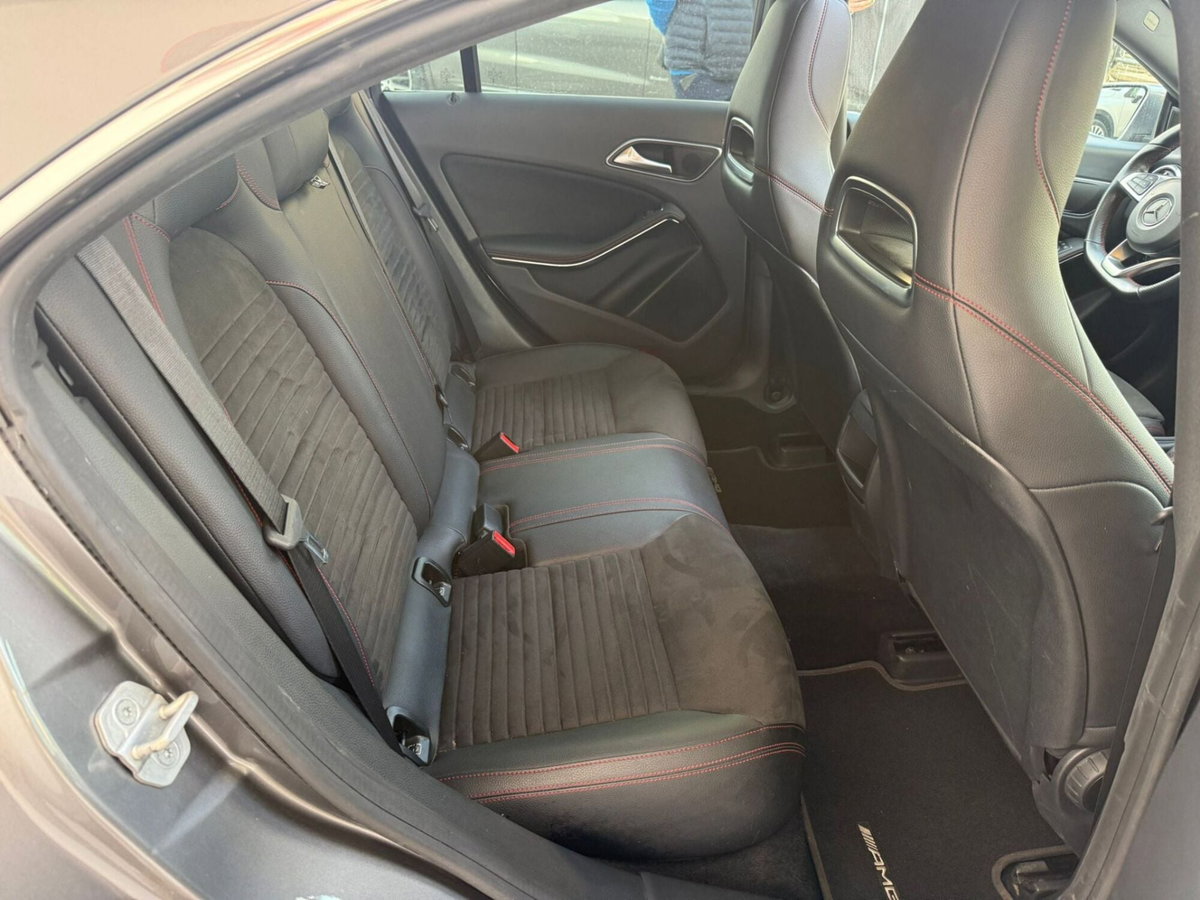 Mercedes-Benz CLA 200 d Premium (17)