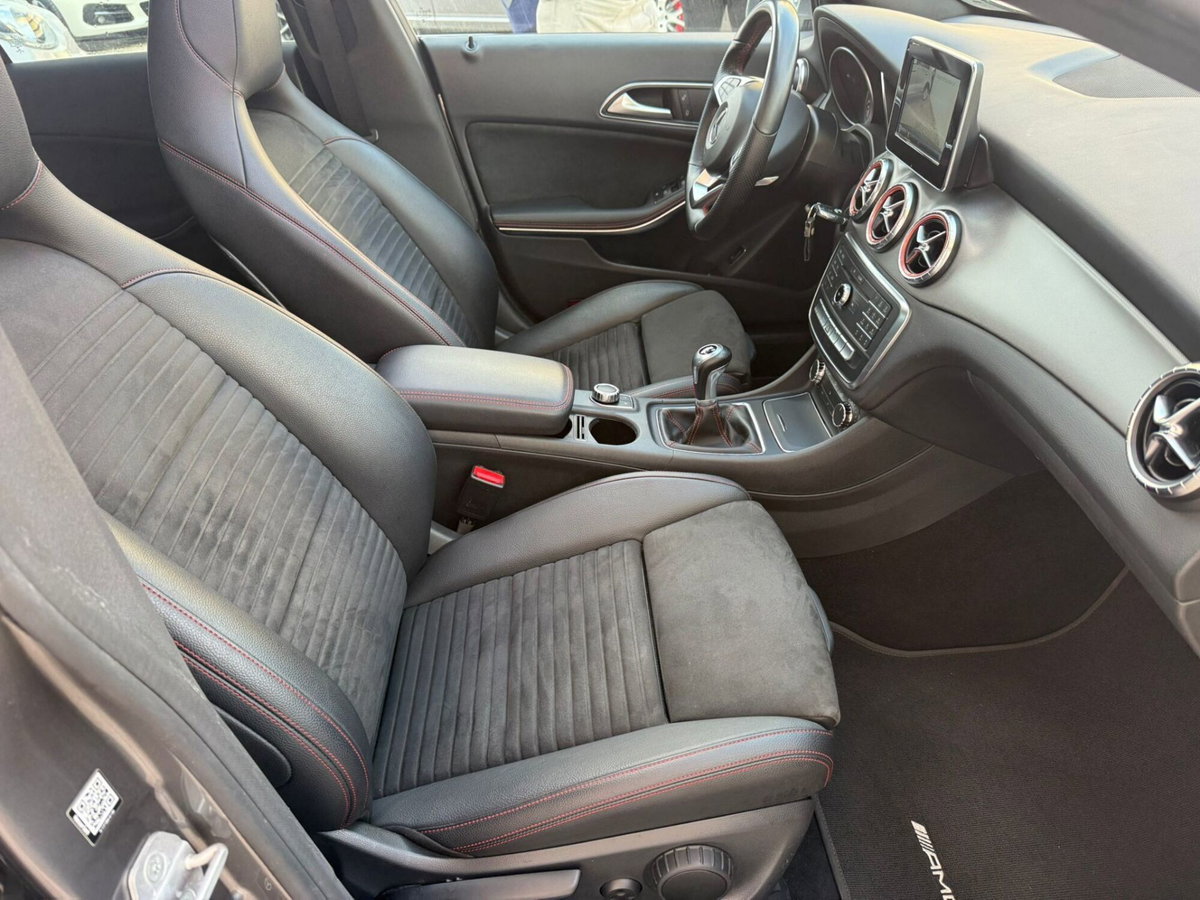 Mercedes-Benz CLA 200 d Premium (18)