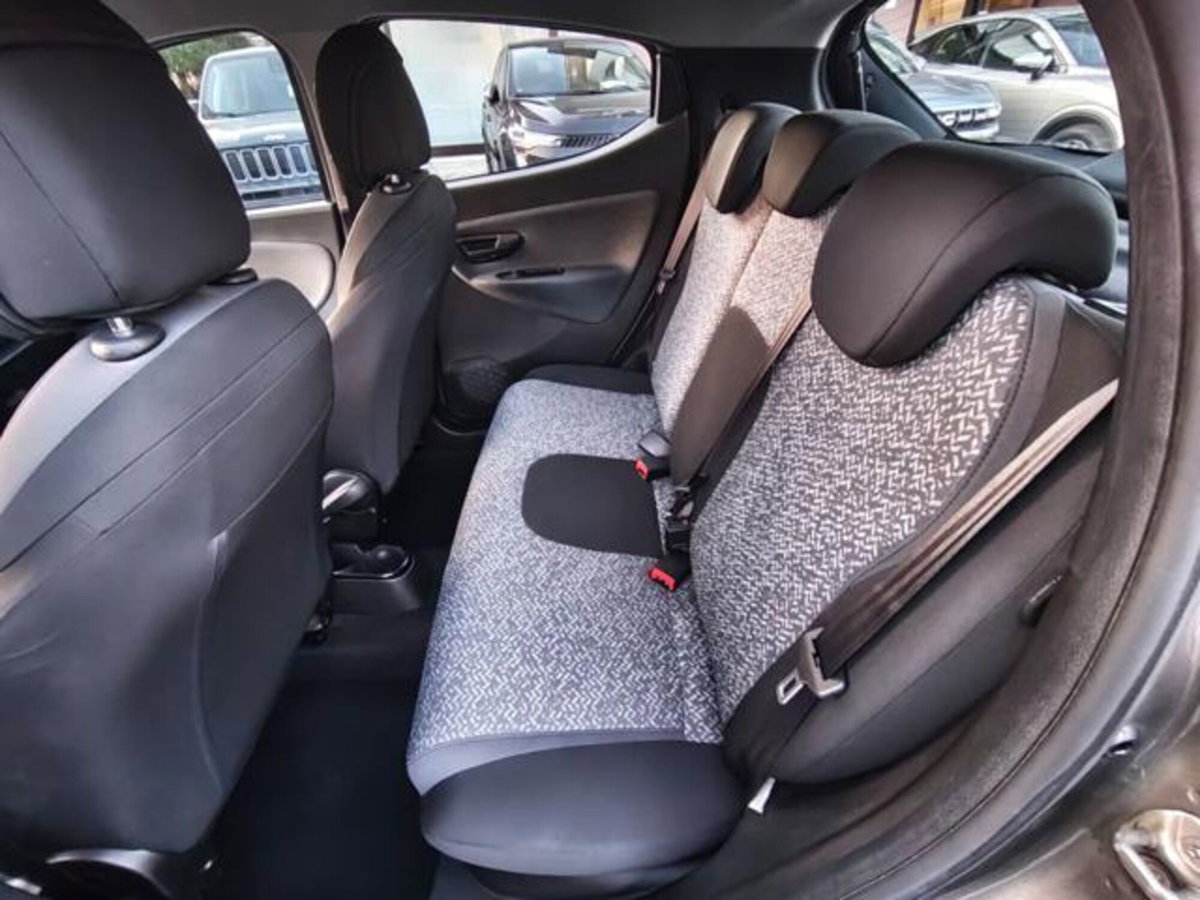 Lancia Ypsilon 1.0 FireFly 5 porte S&S Hybrid Ecochic A. Ferretti (12)