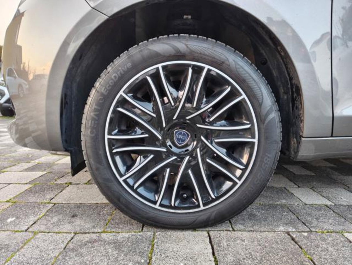 Lancia Ypsilon 1.0 FireFly 5 porte S&S Hybrid Ecochic A. Ferretti (14)