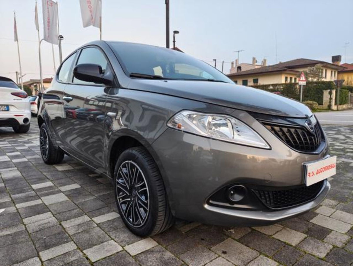 Lancia Ypsilon 1.0 FireFly 5 porte S&S Hybrid Ecochic A. Ferretti (2)