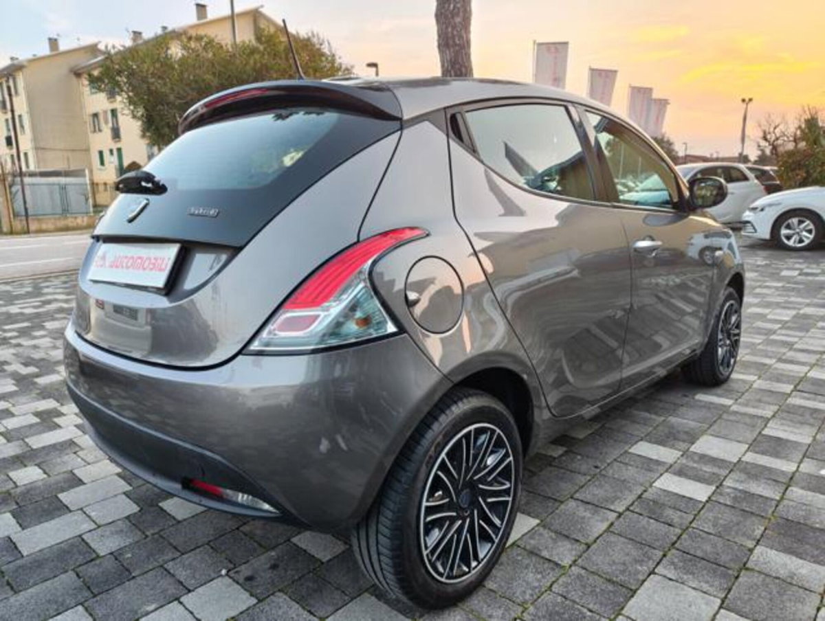 Lancia Ypsilon 1.0 FireFly 5 porte S&S Hybrid Ecochic A. Ferretti (3)