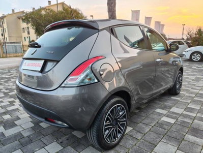 Lancia Ypsilon 1.0 FireFly 5 porte S&S Hybrid Ecochic A. Ferretti (3)