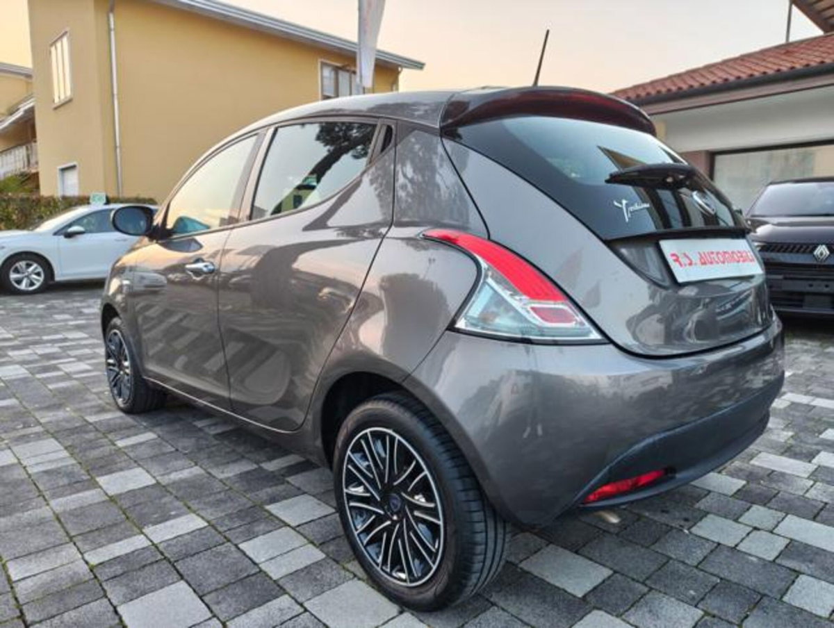 Lancia Ypsilon 1.0 FireFly 5 porte S&S Hybrid Ecochic A. Ferretti (4)