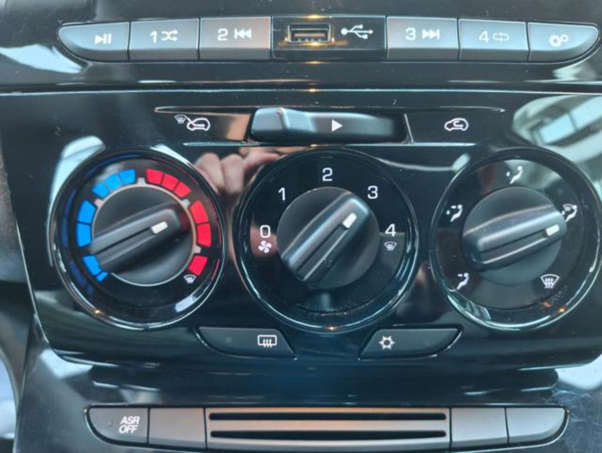 Lancia Ypsilon 1.0 FireFly 5 porte S&S Hybrid Ecochic A. Ferretti (9)