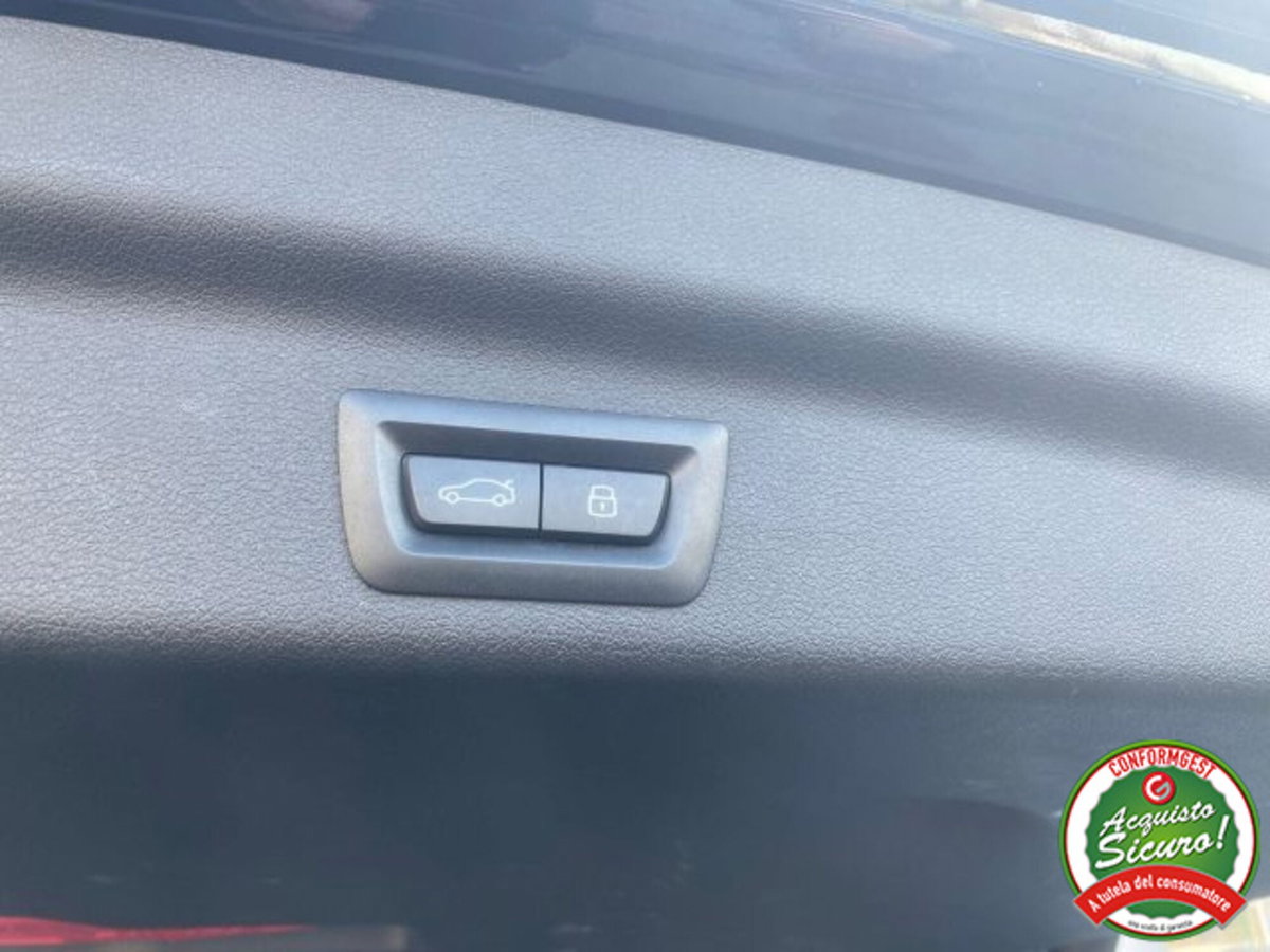 BMW X1 sDrive18d Business Advantage (9)