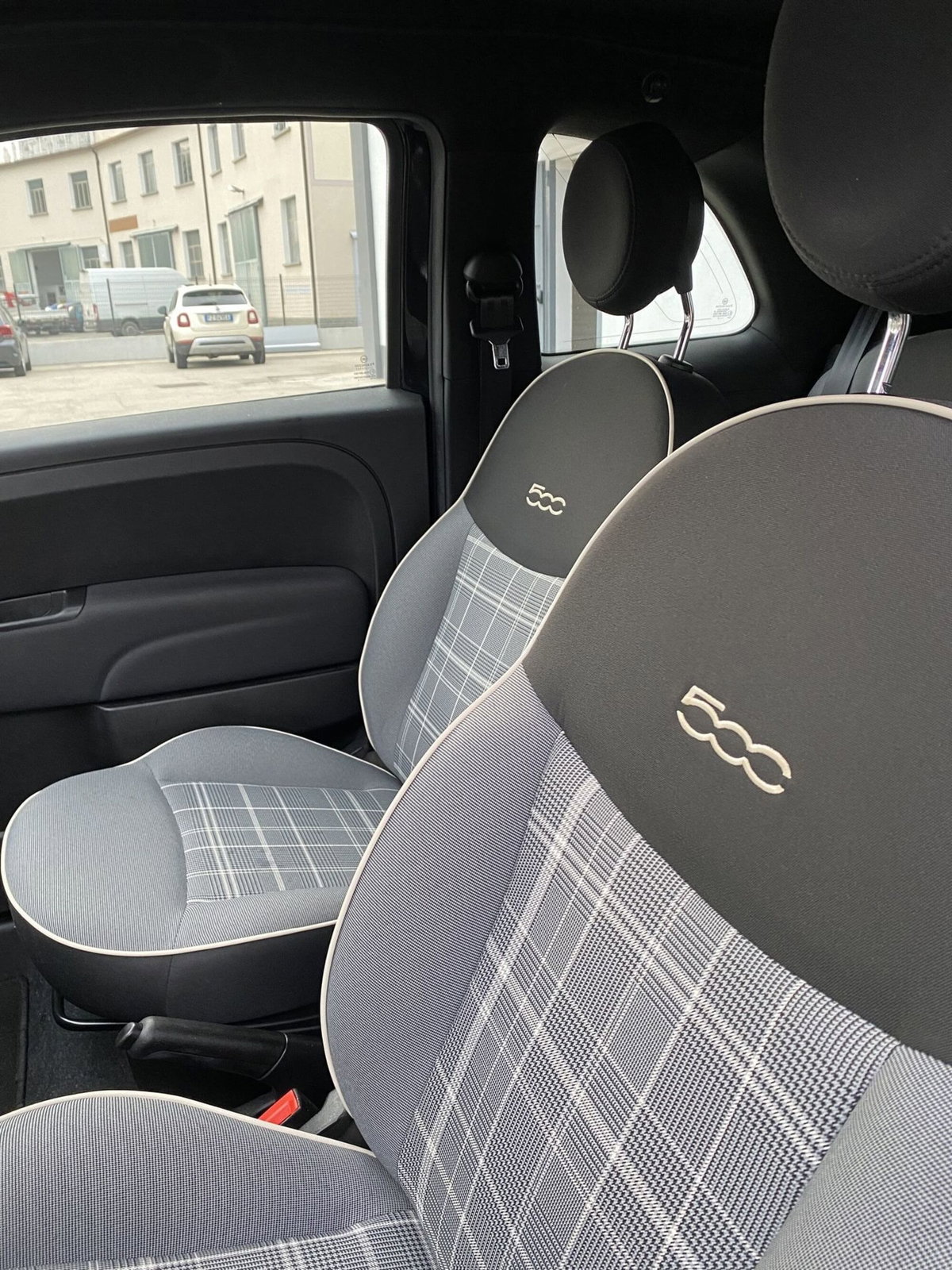Fiat 500 1.0 Hybrid Lounge (16)