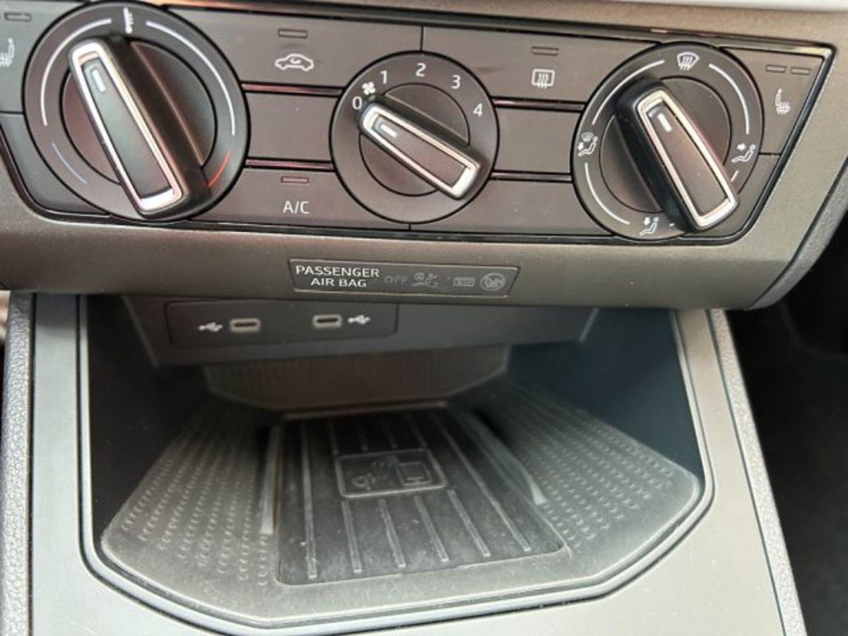 SEAT Ibiza 1.0 TGI 5 porte Business (13)