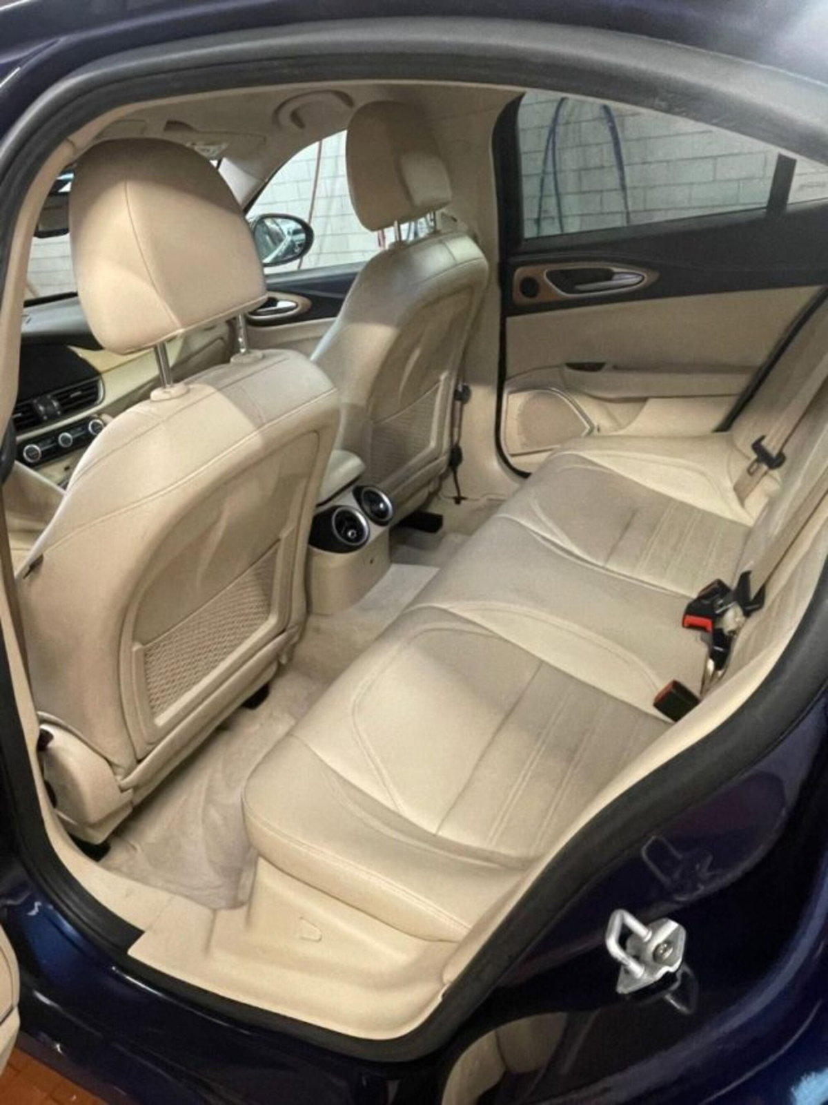 Alfa Romeo Giulia 2.2 Turbodiesel 210 CV AT8 AWD Q4 Veloce (2)