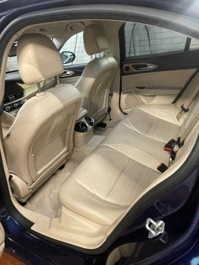 Alfa Romeo Giulia 2.2 Turbodiesel 210 CV AT8 AWD Q4 Veloce (2)