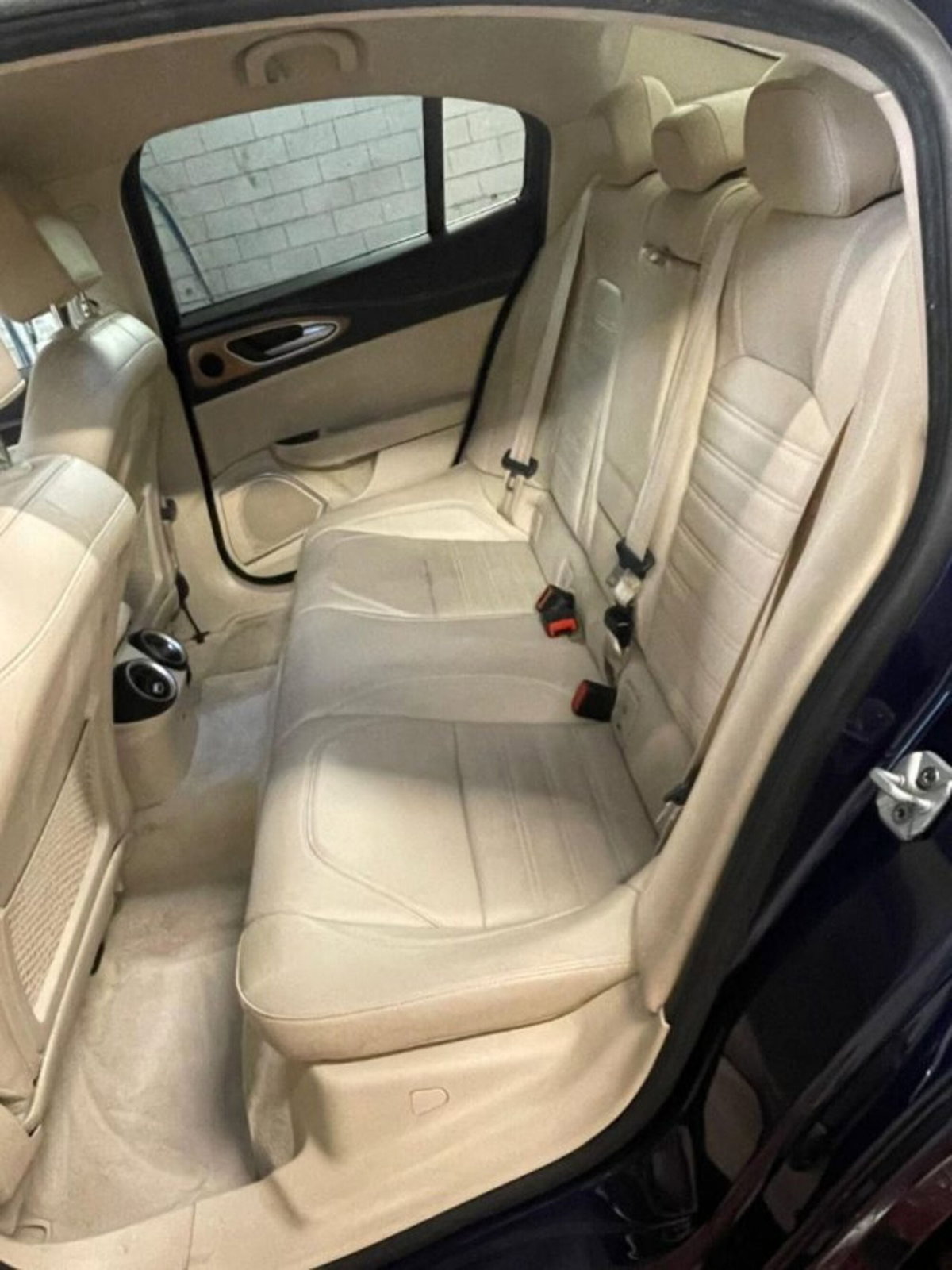 Alfa Romeo Giulia 2.2 Turbodiesel 210 CV AT8 AWD Q4 Veloce (3)