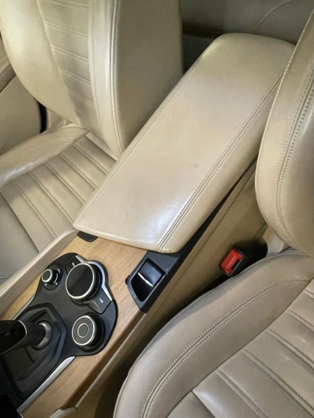 Alfa Romeo Giulia 2.2 Turbodiesel 210 CV AT8 AWD Q4 Veloce (8)