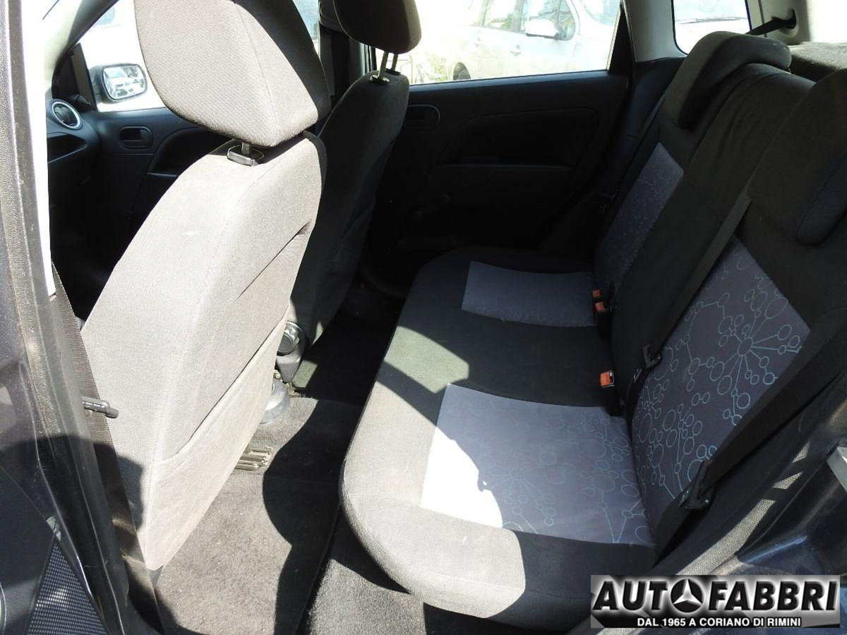 Ford Fiesta 1.4 TDCi 5p. Ghia (10)