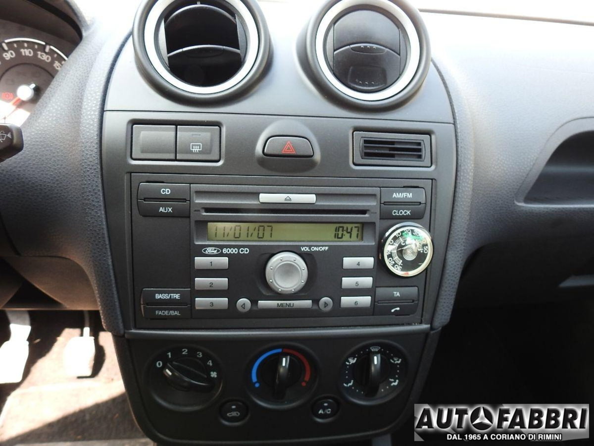 Ford Fiesta 1.4 TDCi 5p. Ghia (11)